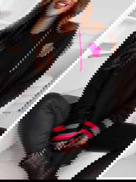 Czarny sweter z kapturem... 2