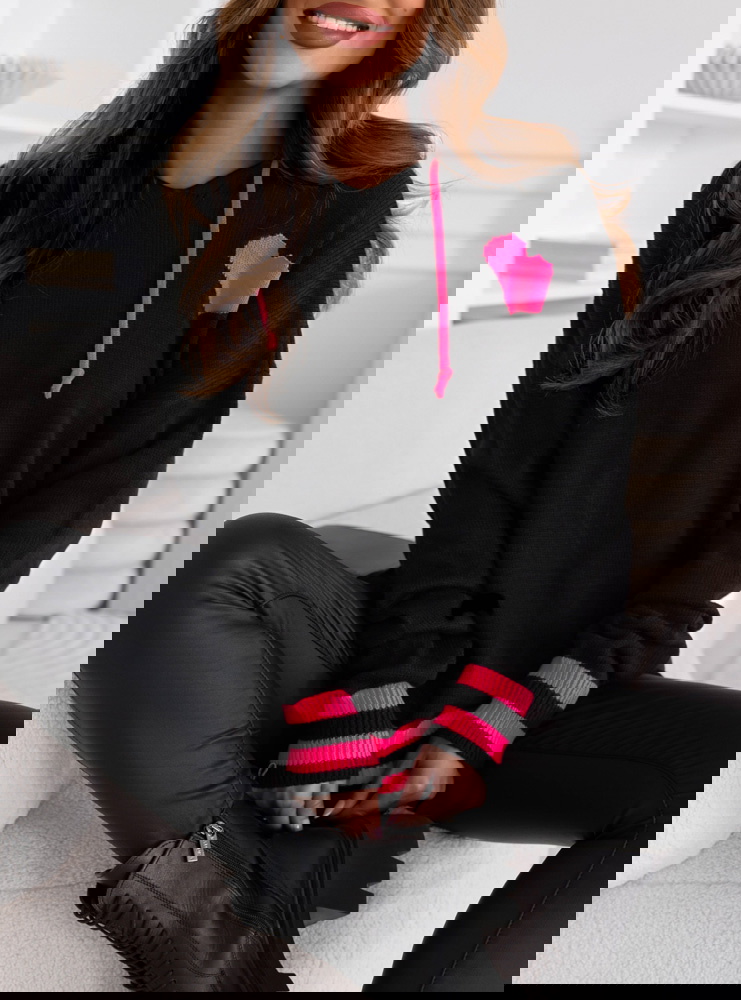 Czarny sweter z kapturem Chelae