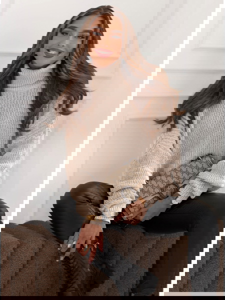 Beżowy sweter z golfem... 2