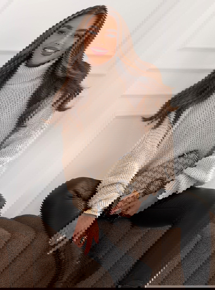 Beżowy sweter z golfem Cathenna