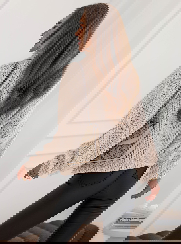 Beżowy sweter z golfem Cathenna