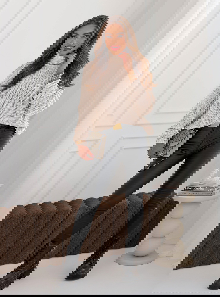 Beżowy sweter z golfem Cathenna