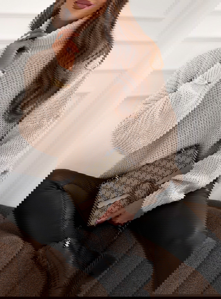 Beżowy sweter z golfem Cathenna