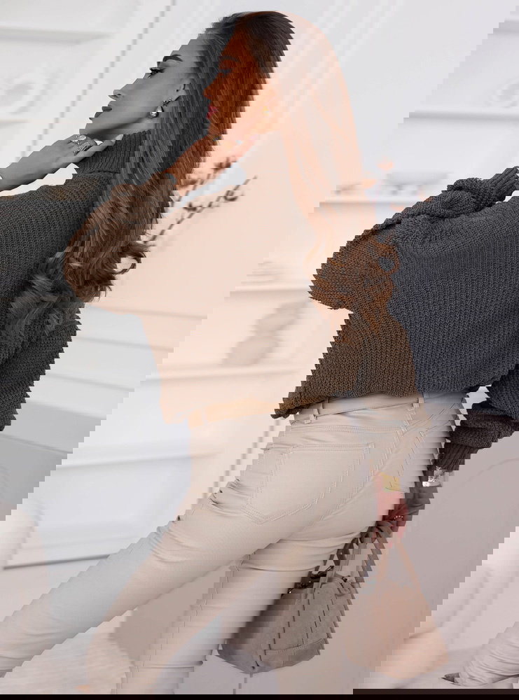 Czekoladowy sweter z golfem Cathenna