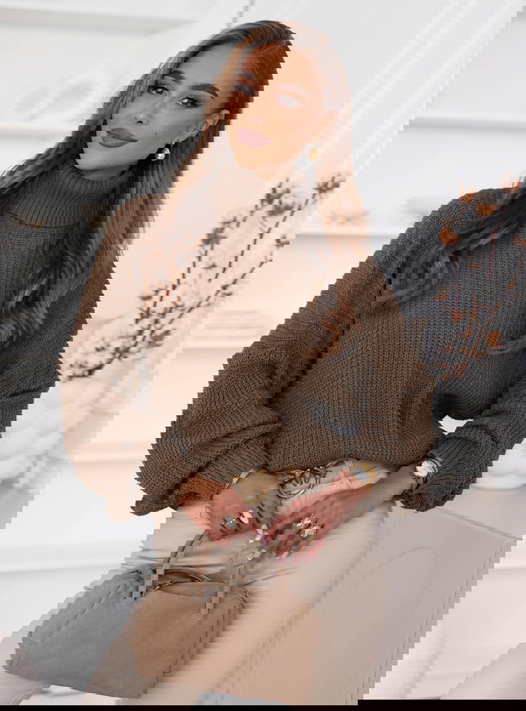 Czekoladowy sweter z golfem Cathenna