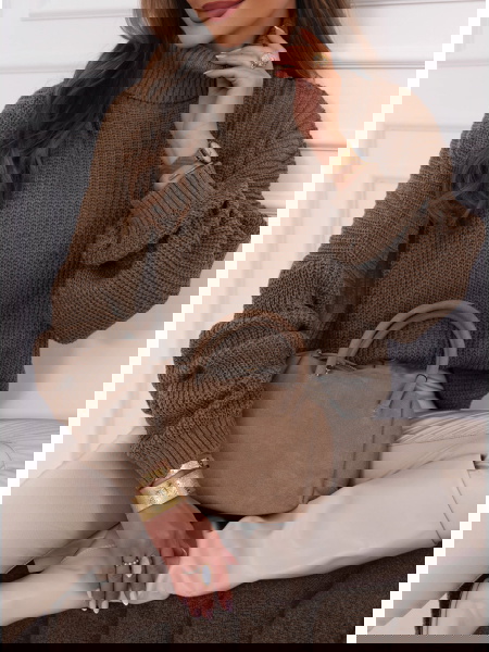 Czekoladowy sweter z golfem...