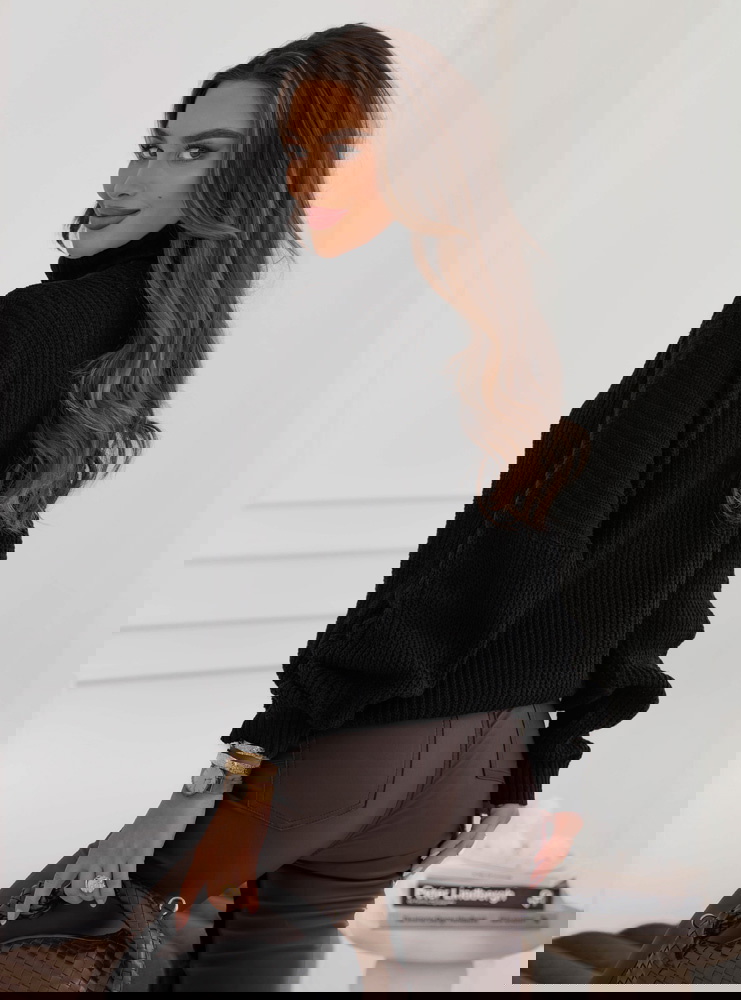 Czarny sweter z golfem Cathenna