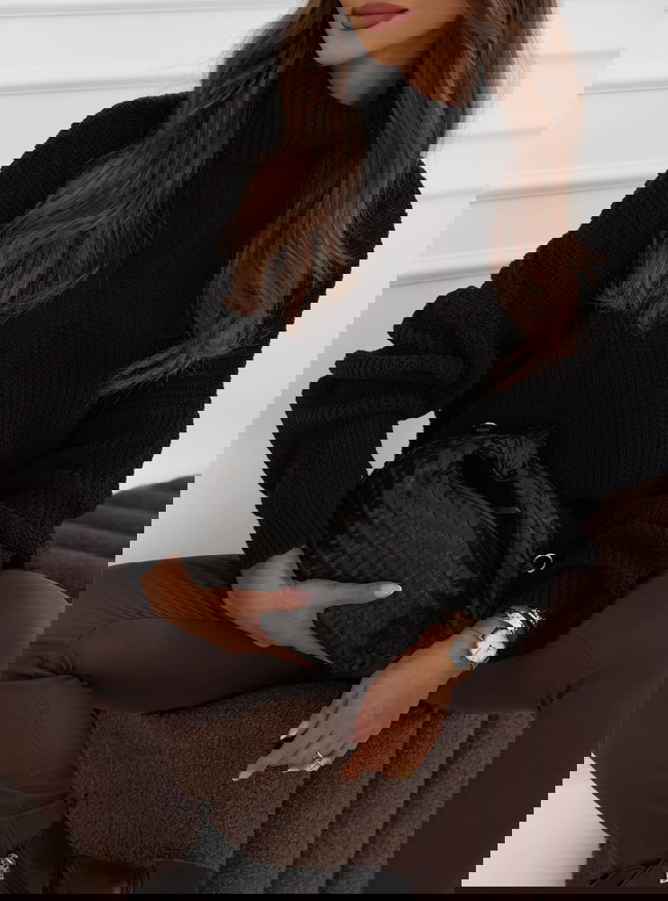 Czarny sweter z golfem Cathenna