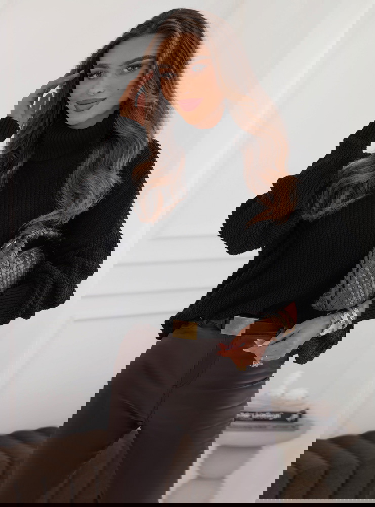 Czarny sweter z golfem Cathenna