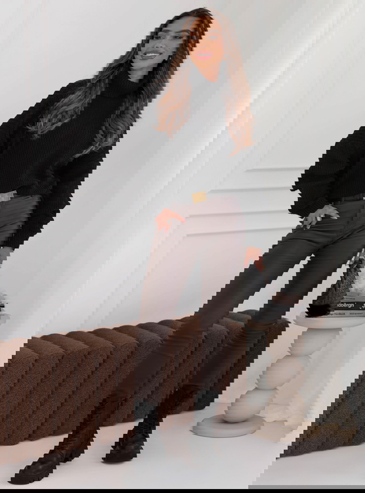 Czarny sweter z golfem Cathenna