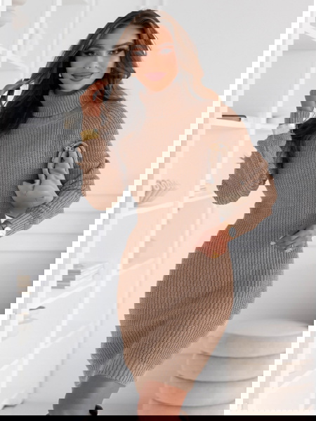 Sukienka swetrowa z golfem...