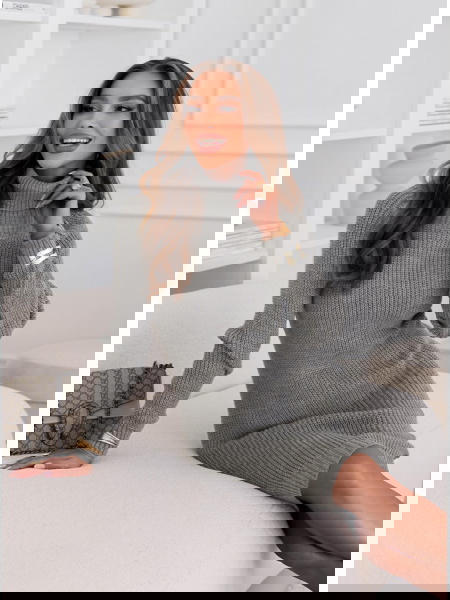 Szara sukienka swetrowa z...