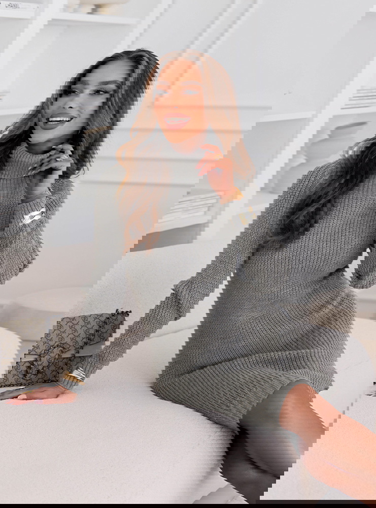 Szara sukienka swetrowa z golfem Lanaiaa