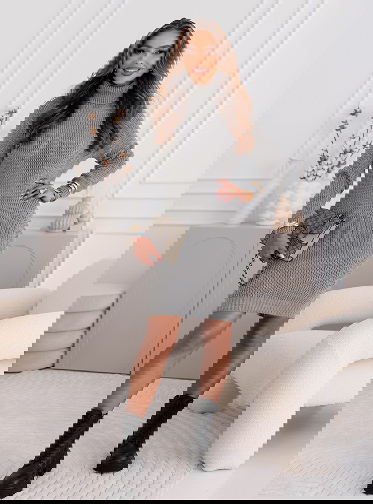 Szara sukienka swetrowa z golfem Lanaiaa