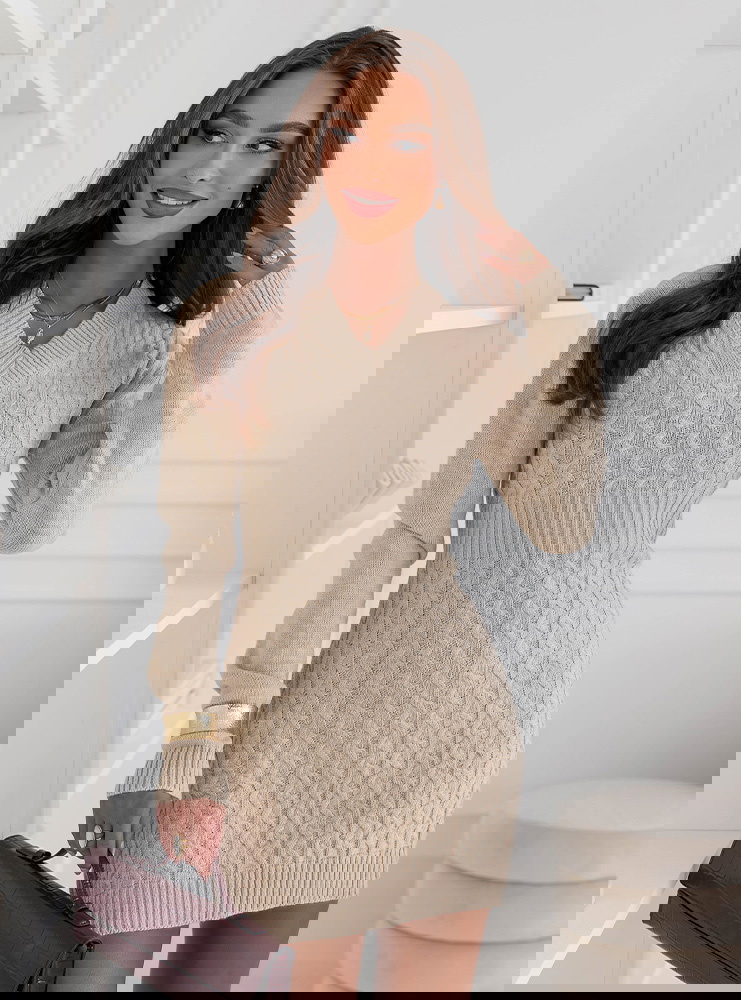 Beżowa sukienka swetrowa z warkoczowymi splotami Amaya