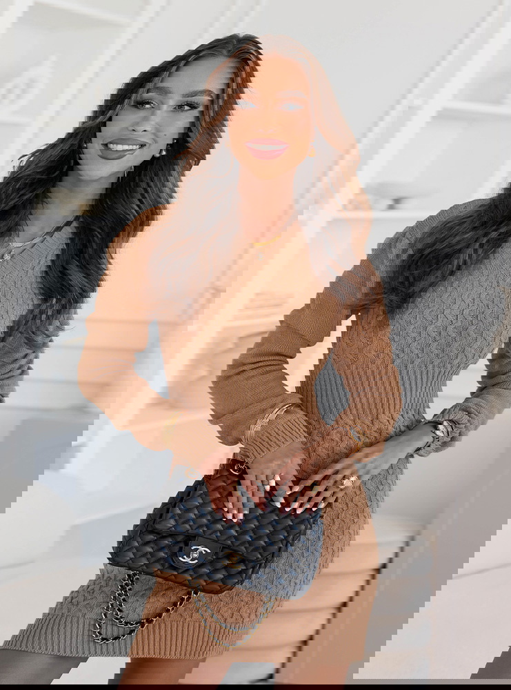 Sukienka swetrowa z warkoczowymi...