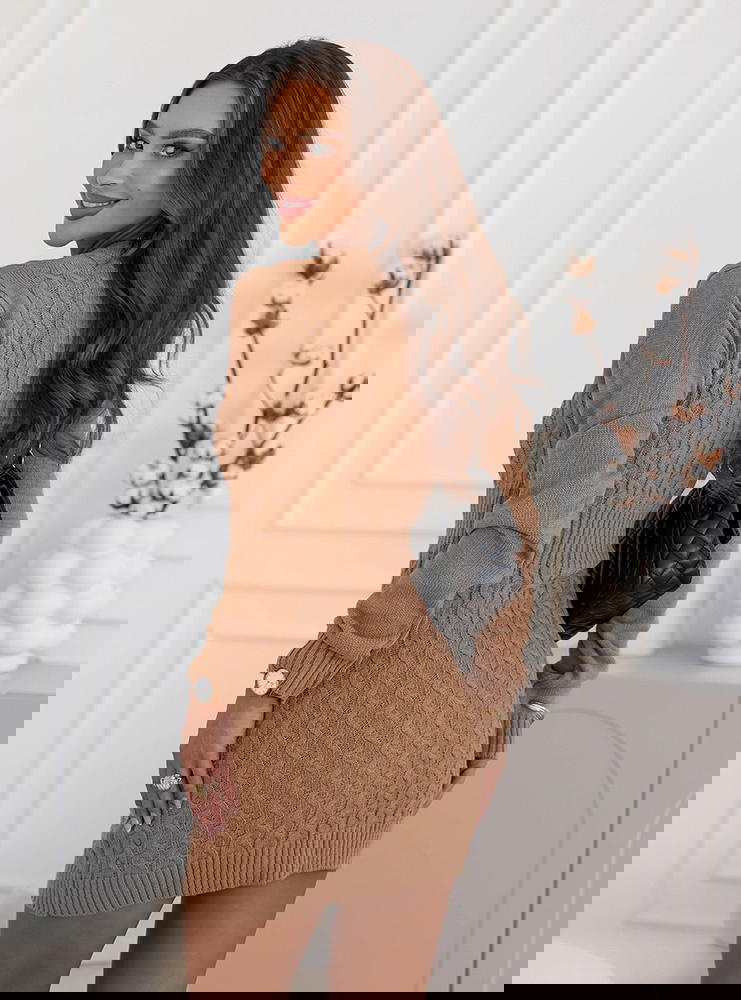 Sukienka swetrowa z warkoczowymi...