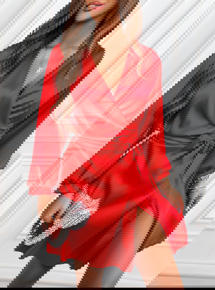 Malinowa satynowa sukienka...