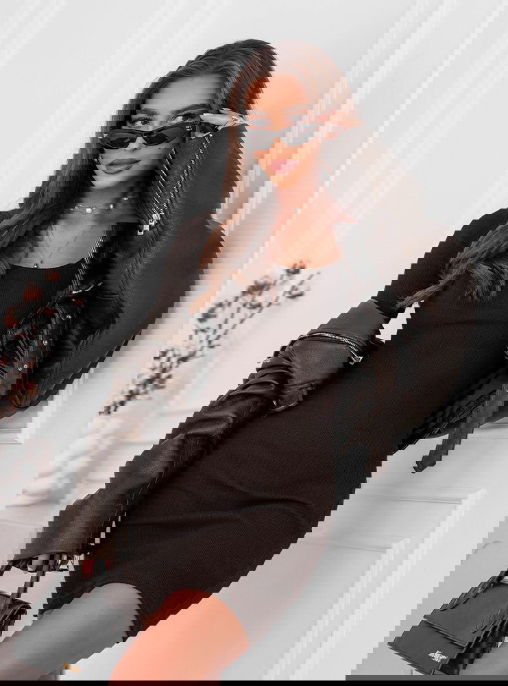 Czekoladowa prążkowana dopasowana...