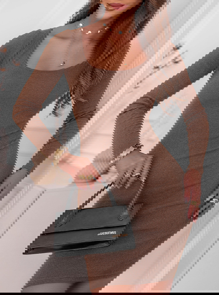 Prążkowana dopasowana sukienka mini...