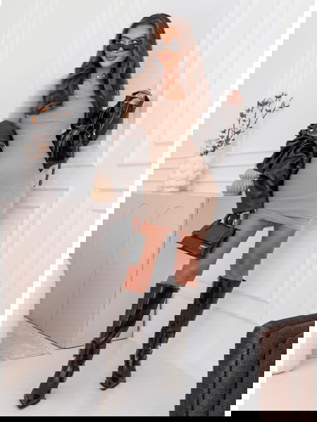 Beżowa prążkowana...