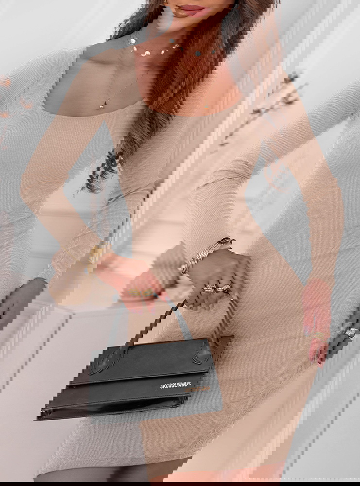 Beżowa prążkowana dopasowana sukienka...