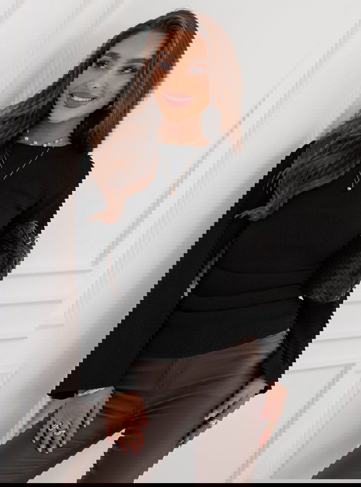 Czarna bluzka w prążek z...