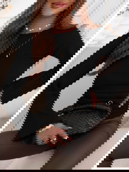 Czarna bluzka w prążek z...