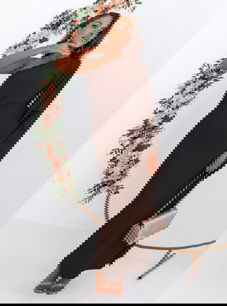 Czekoladowa sukienka na jedno ramię z...