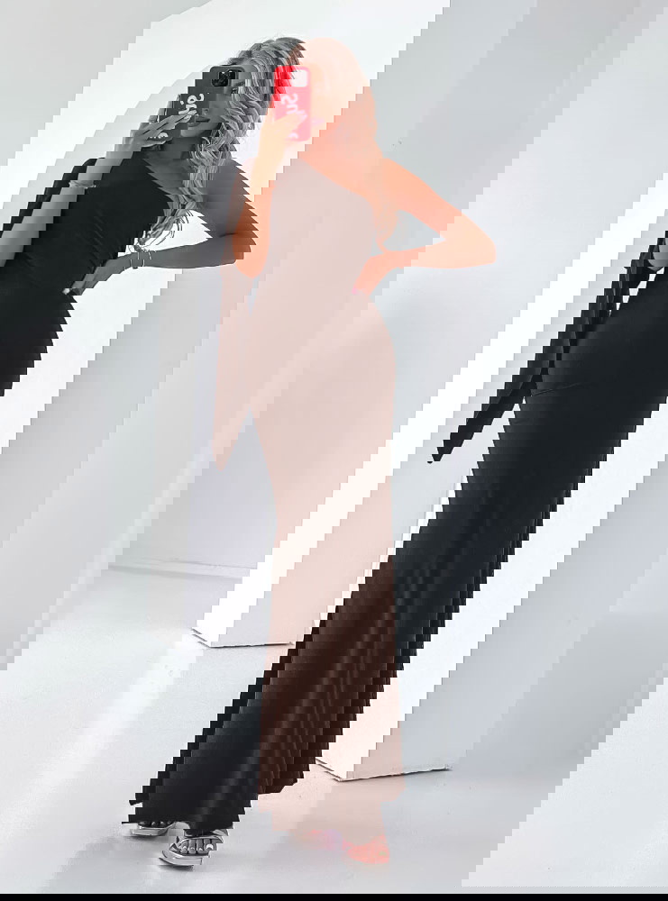 Czekoladowa sukienka na jedno ramię z...