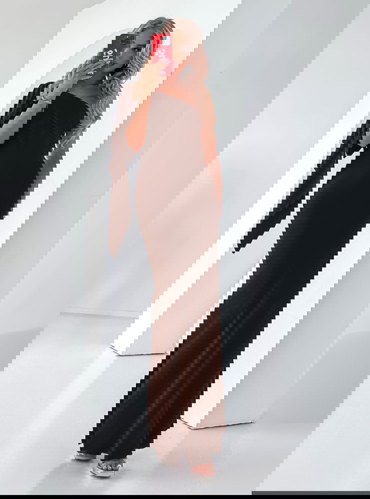 Czekoladowa sukienka na jedno ramię z...