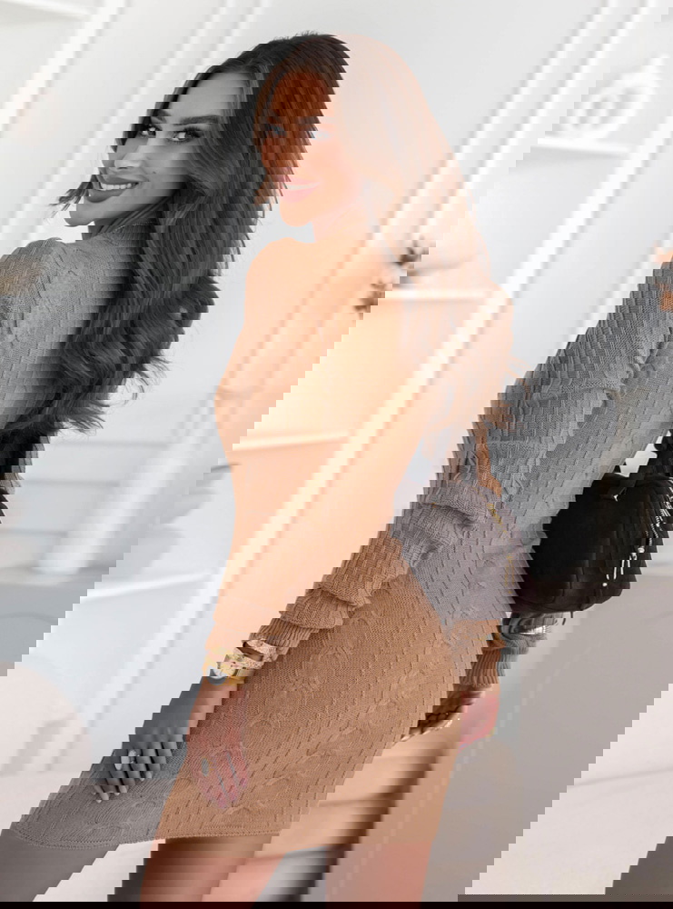 Sukienka swetrowa z warkoczowymi...