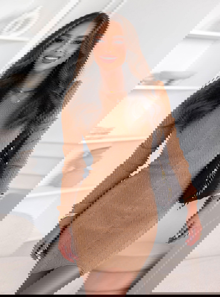 Sukienka swetrowa z warkoczowymi...