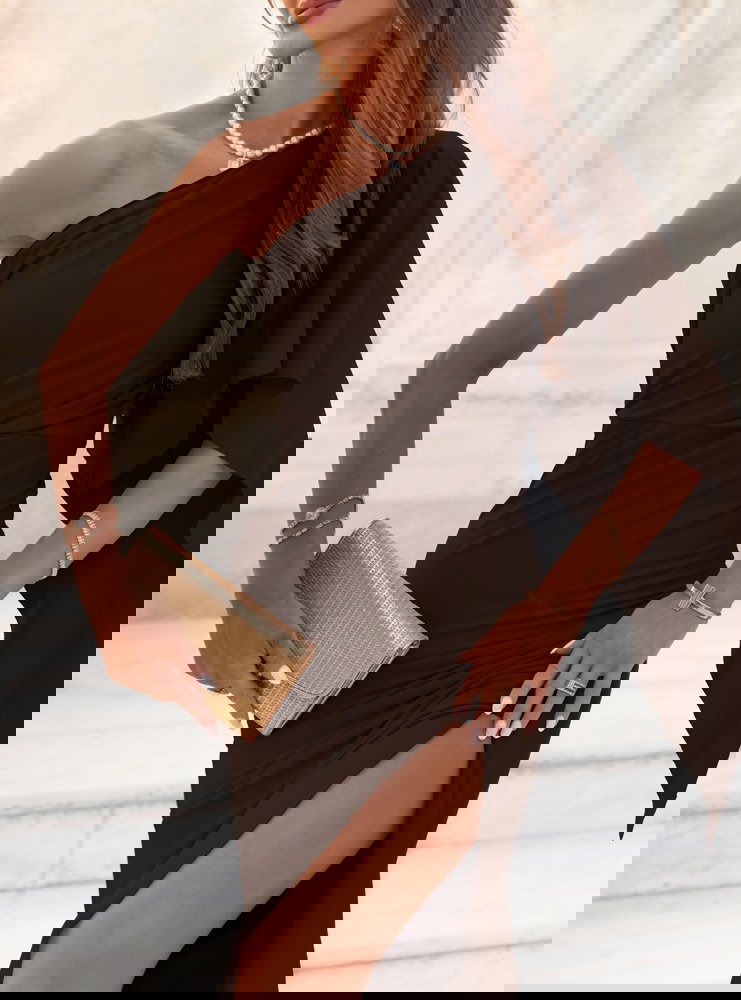 Czekoladowa sukienka na jedno ramię z...