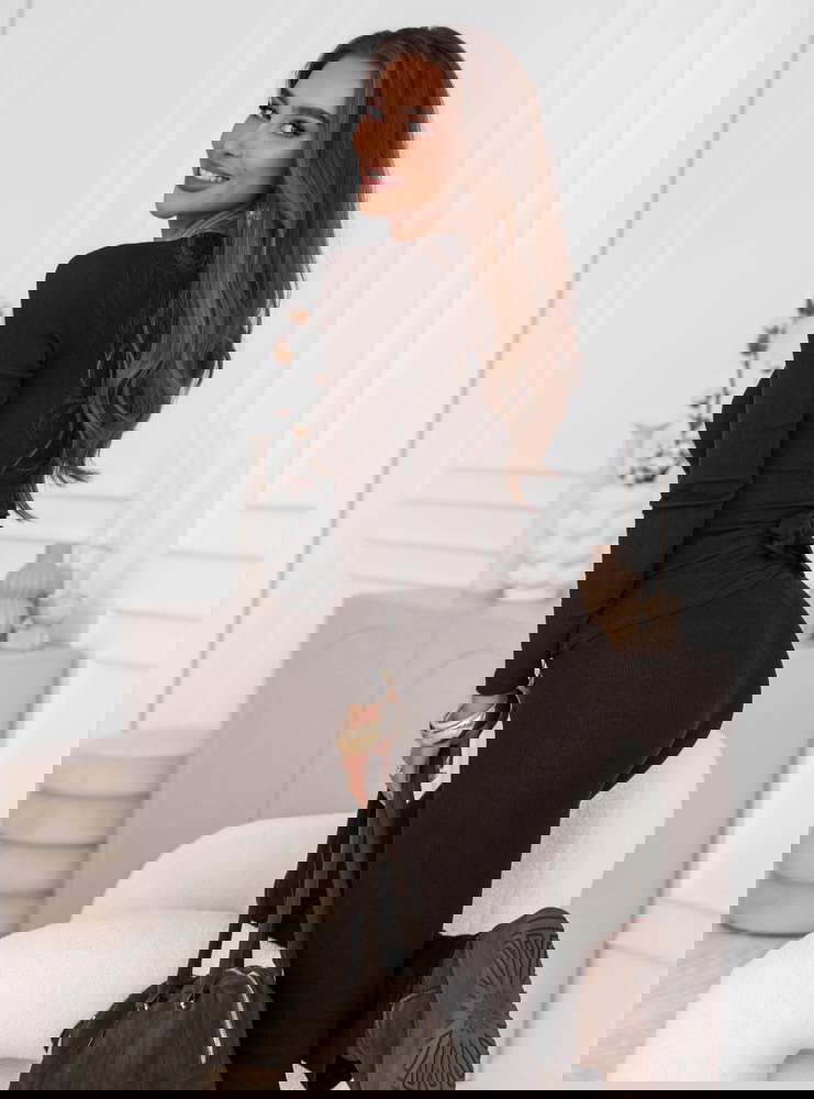 Czekoladowy prążkowany komplet bluzka...