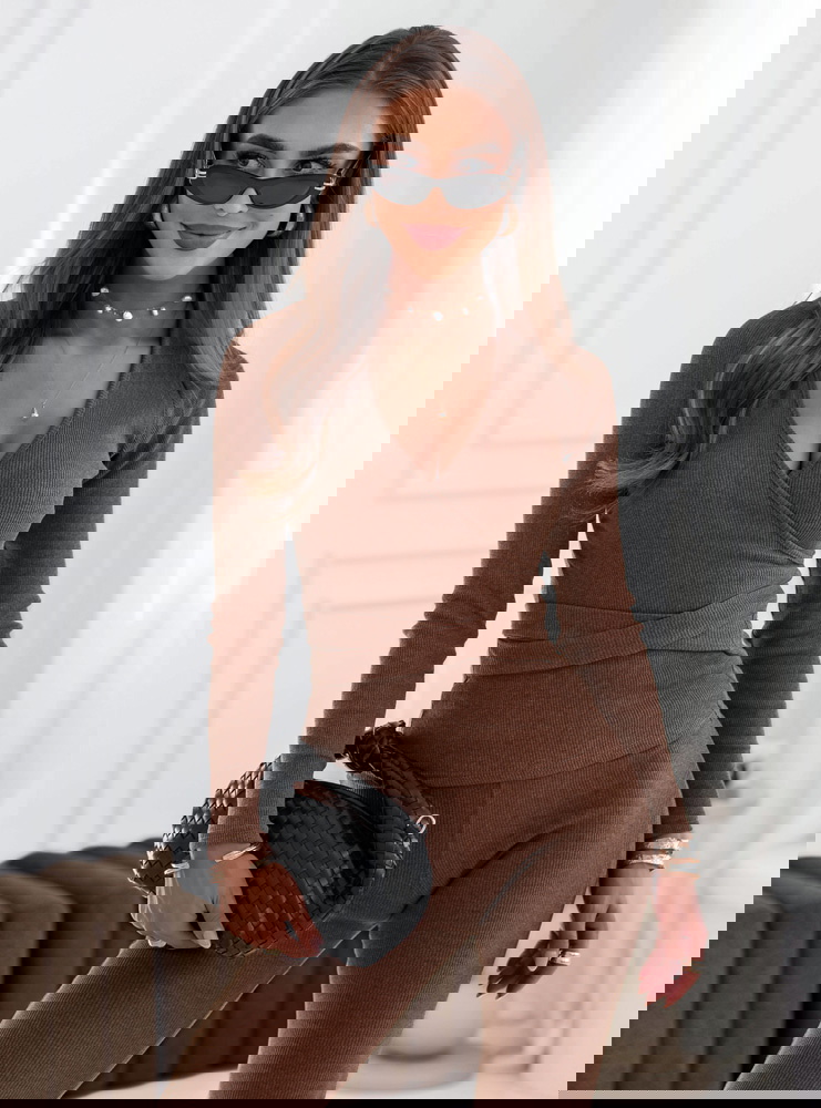 Prążkowany komplet bluzka z wiązaniem...