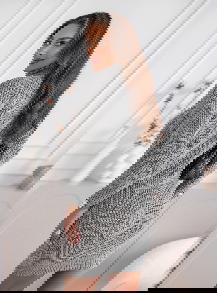 Szara sukienka swetrowa z...