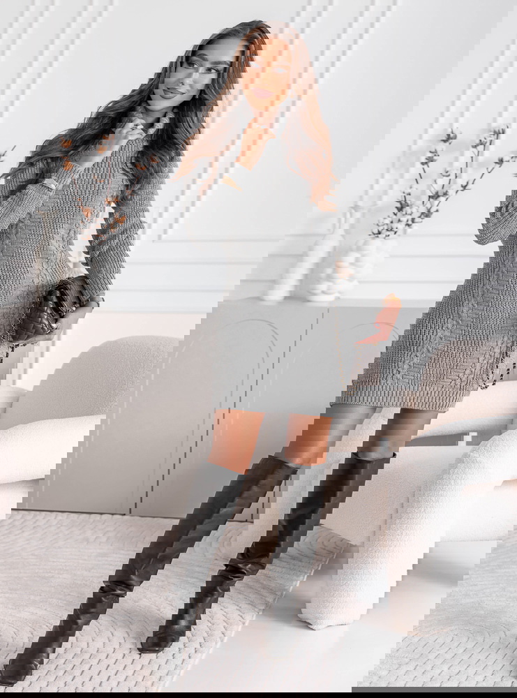 Szara sukienka swetrowa z...