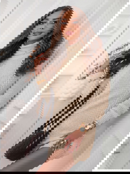 Beżowa sukienka swetrowa z...