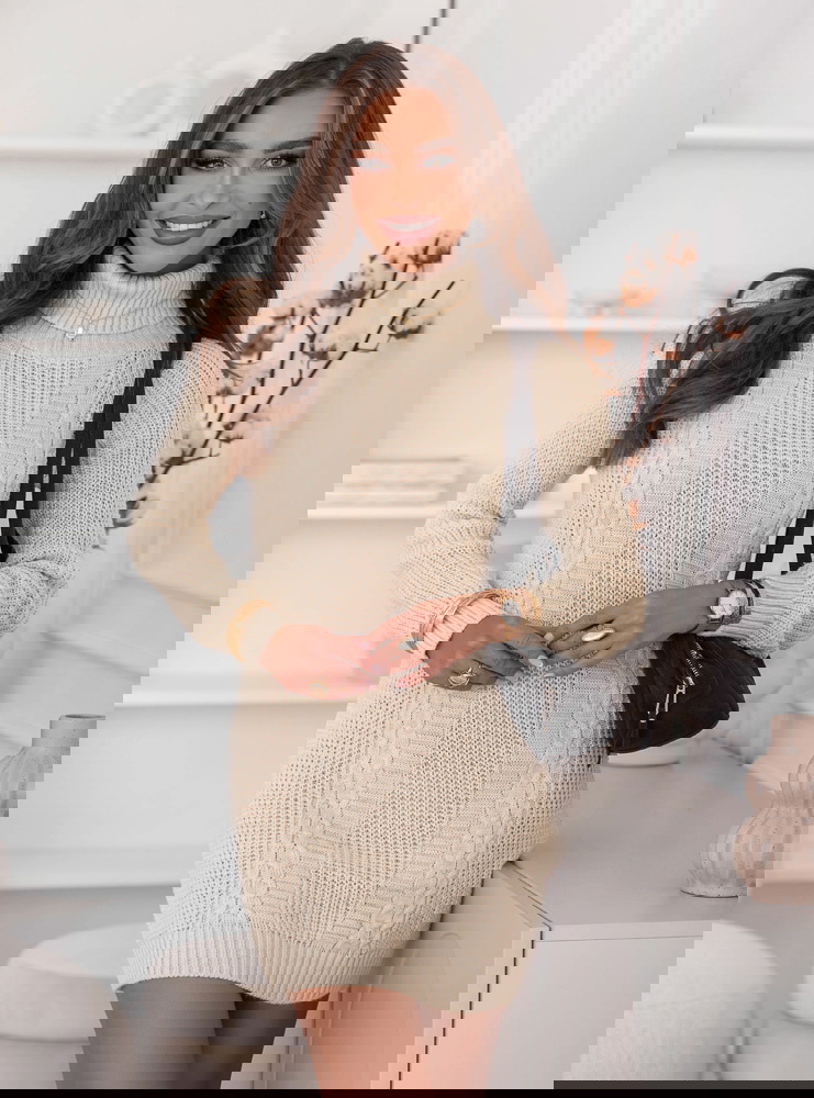 Beżowa sukienka swetrowa z...