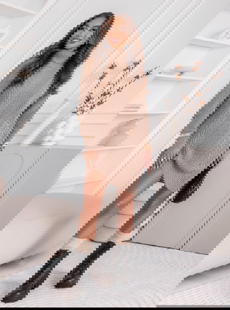 Sukienka swetrowa z warkoczowymi...