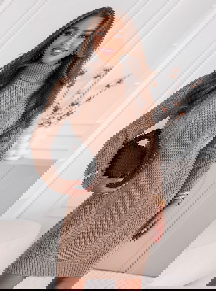 Sukienka swetrowa z warkoczowymi...