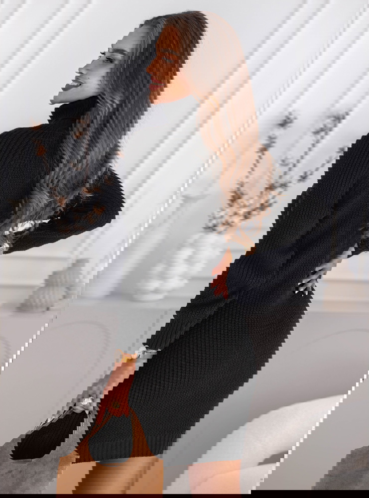 Czarna sukienka swetrowa z...