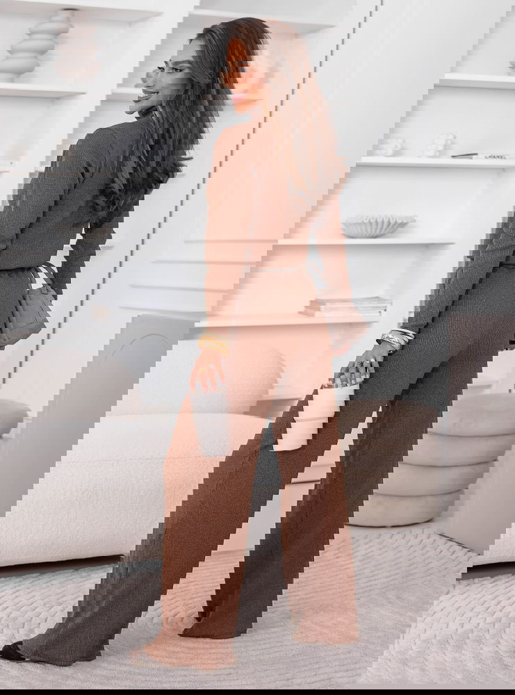 Komplet bluzka z golfem i szerokie...