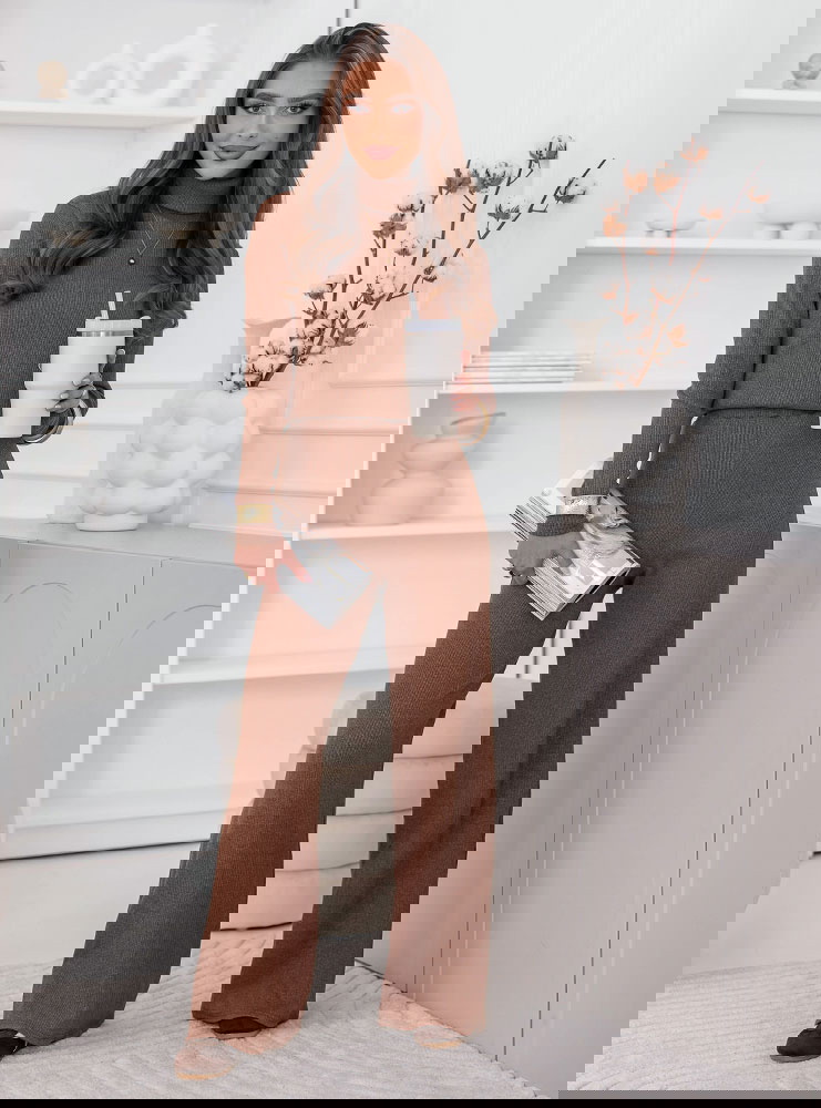 Komplet bluzka z golfem i szerokie...