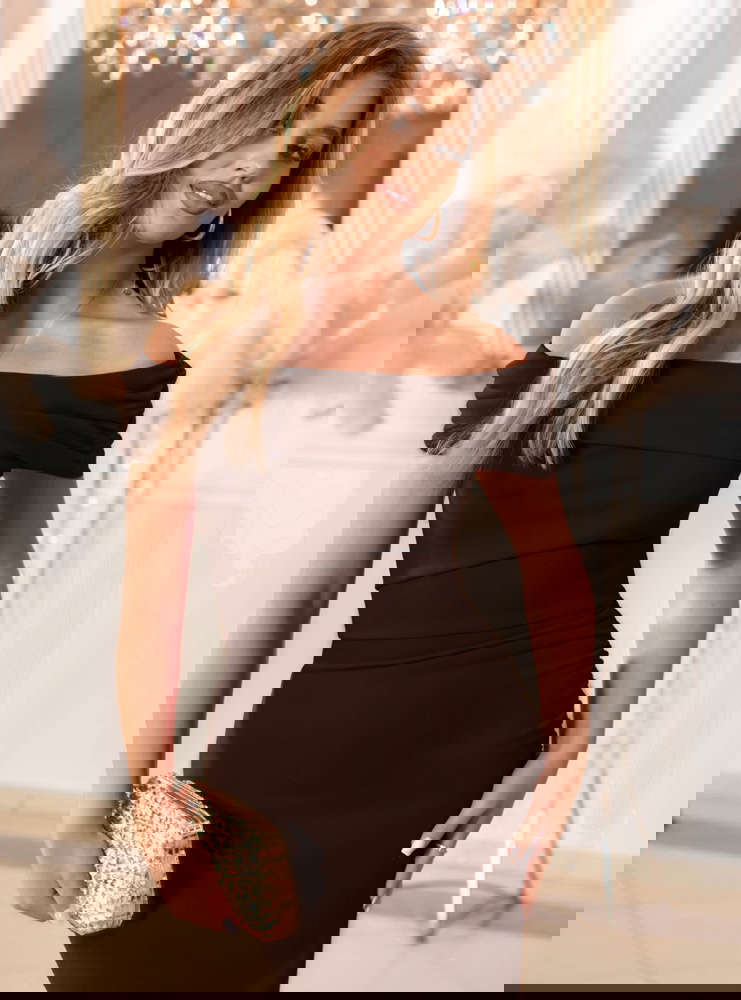 Czekoladowa dopasowana sukienka z...