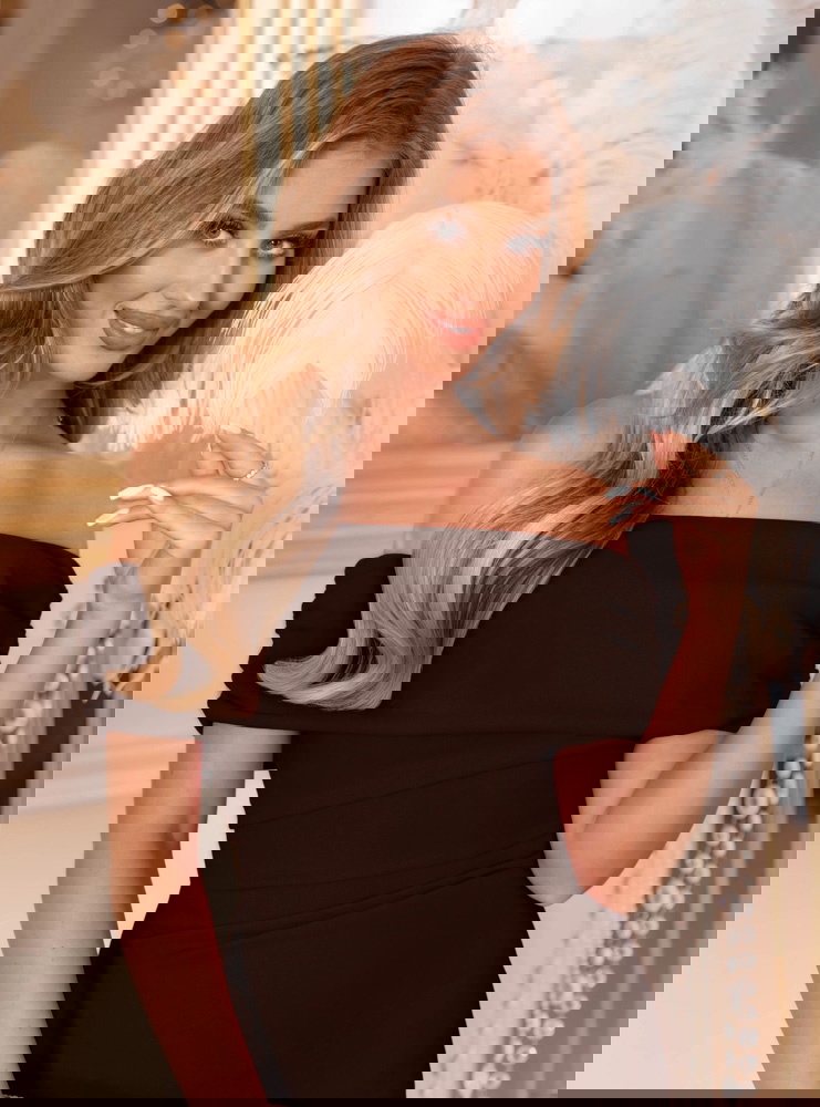 Czekoladowa dopasowana sukienka z...