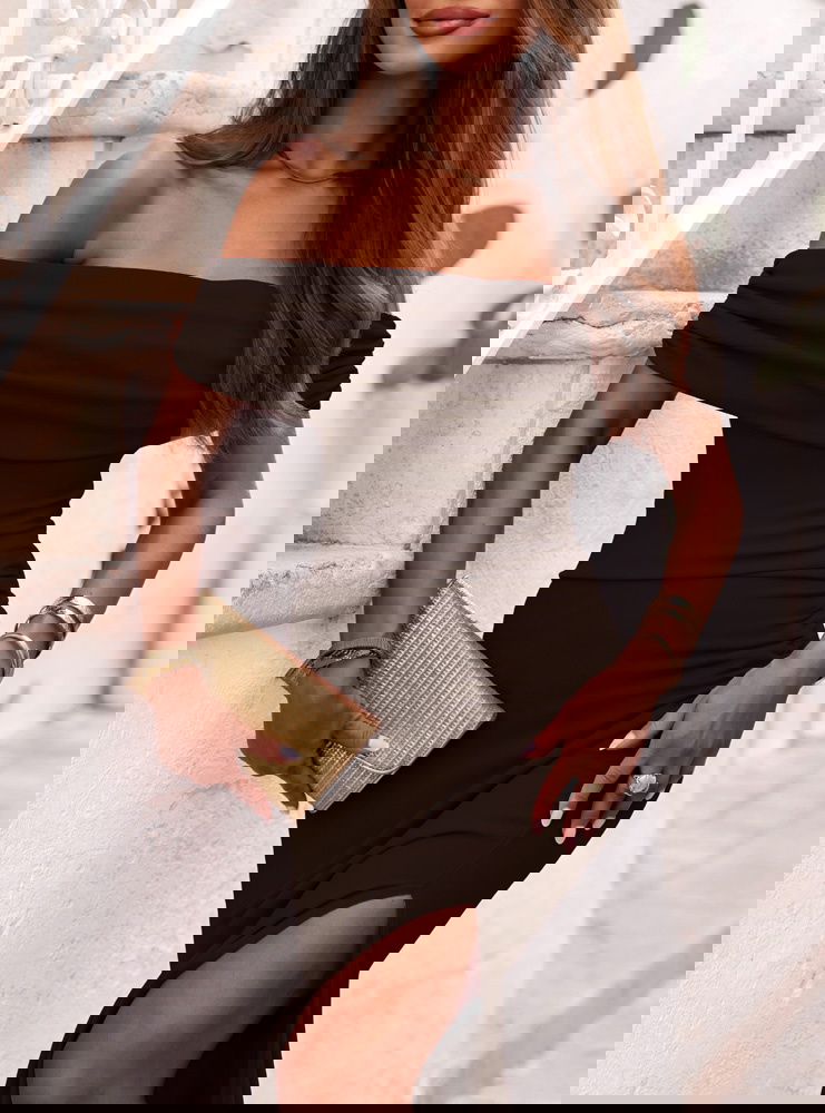 Czekoladowa długa dopasowana sukienka...