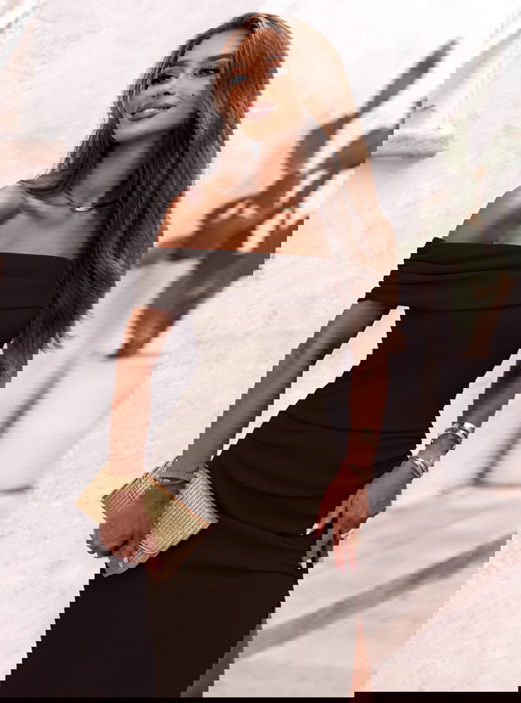 Czekoladowa długa dopasowana sukienka...