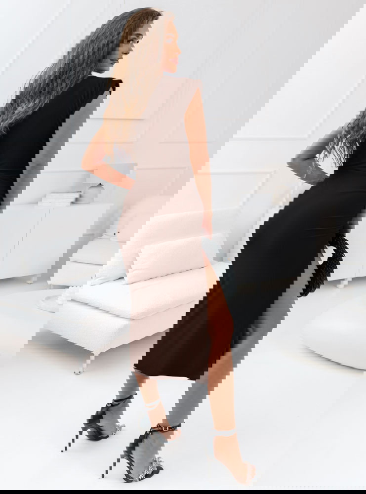 Czekoladowa dopasowana sukienka z...